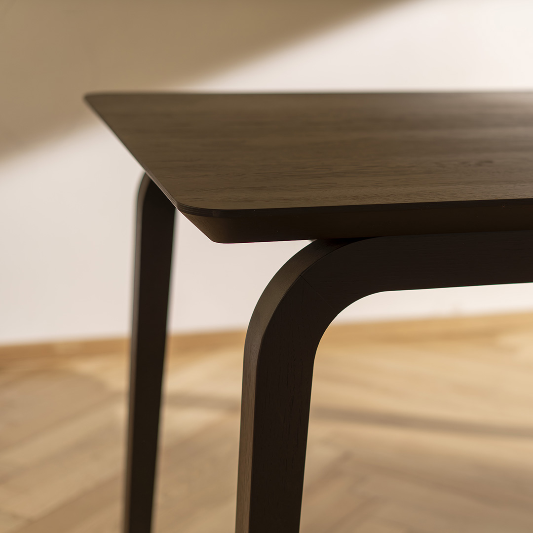 Mesa de madera minimalista