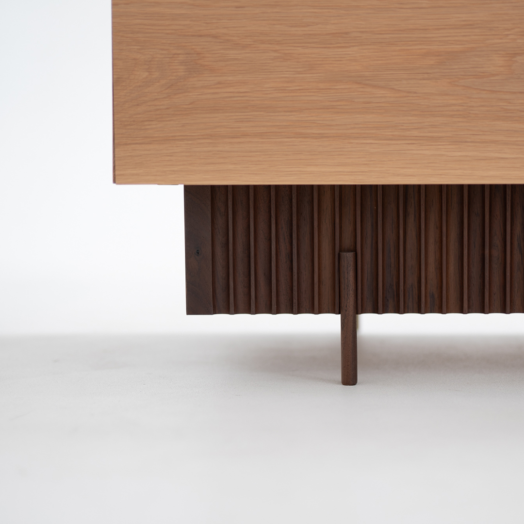 Mueble bajo de madera