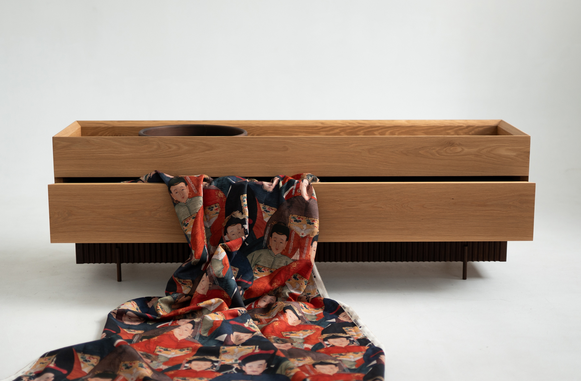 Mueble bajo de madera