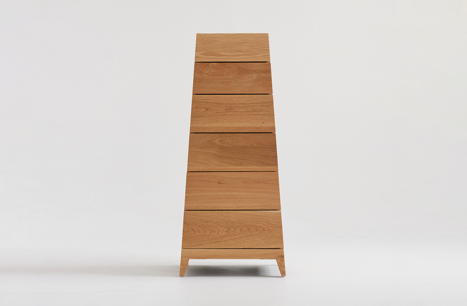 Cajonera asimétrica de madera