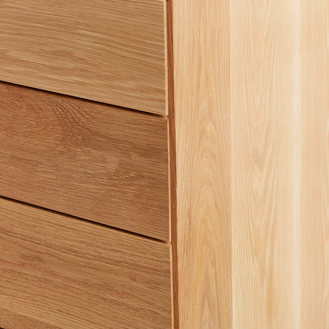 Cajonera asimétrica de madera