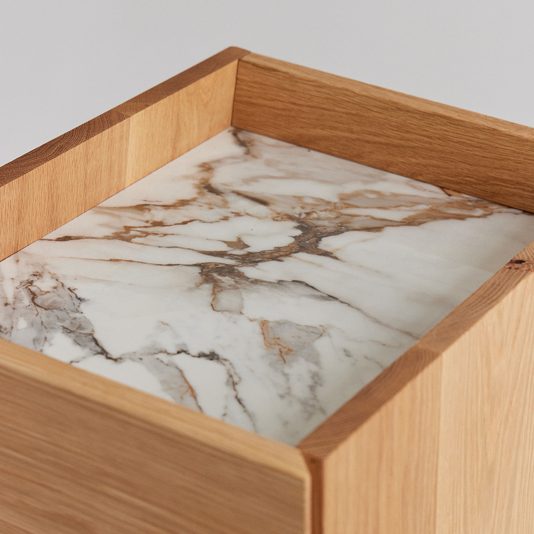 Cajonera asimétrica de madera