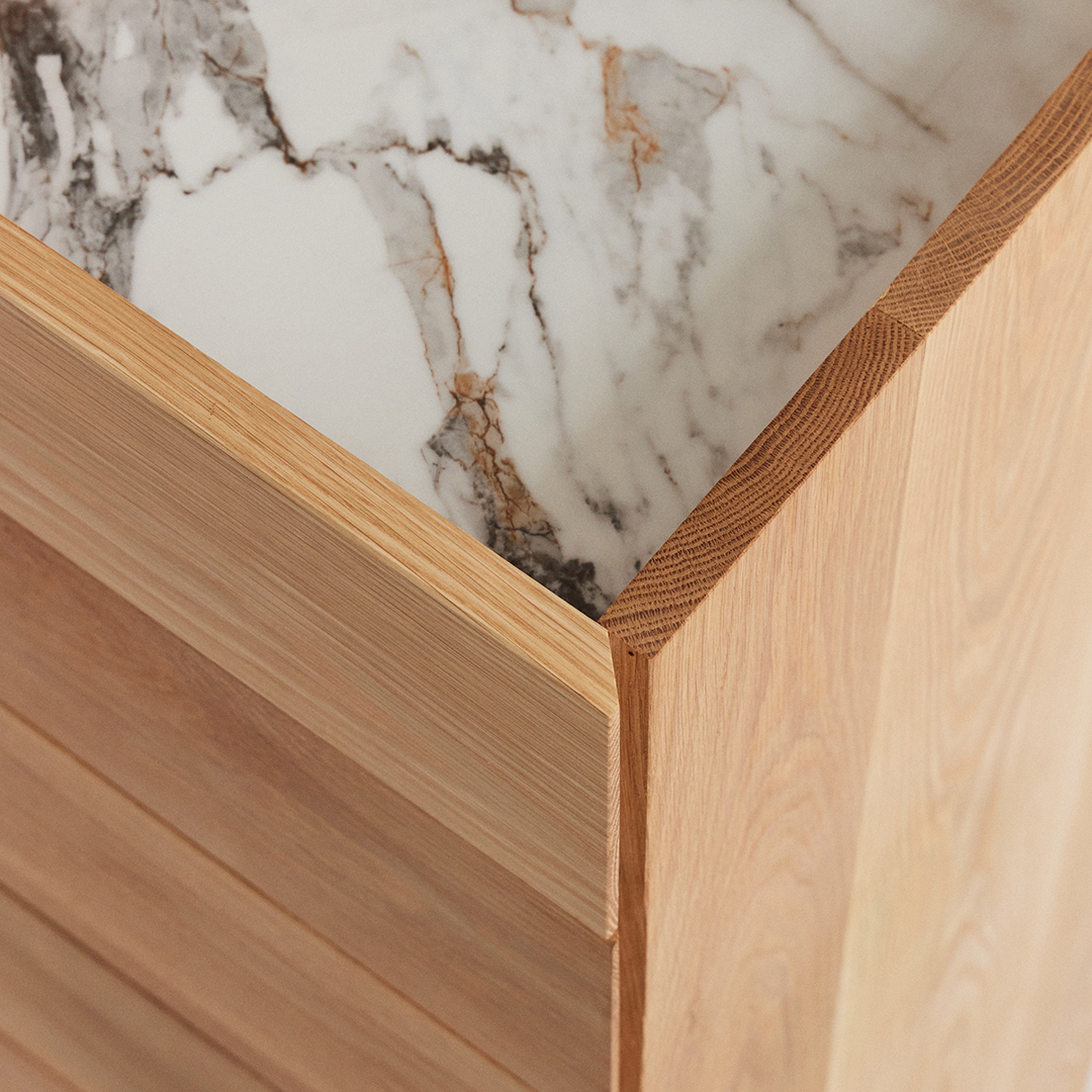 Cajonera asimétrica de madera