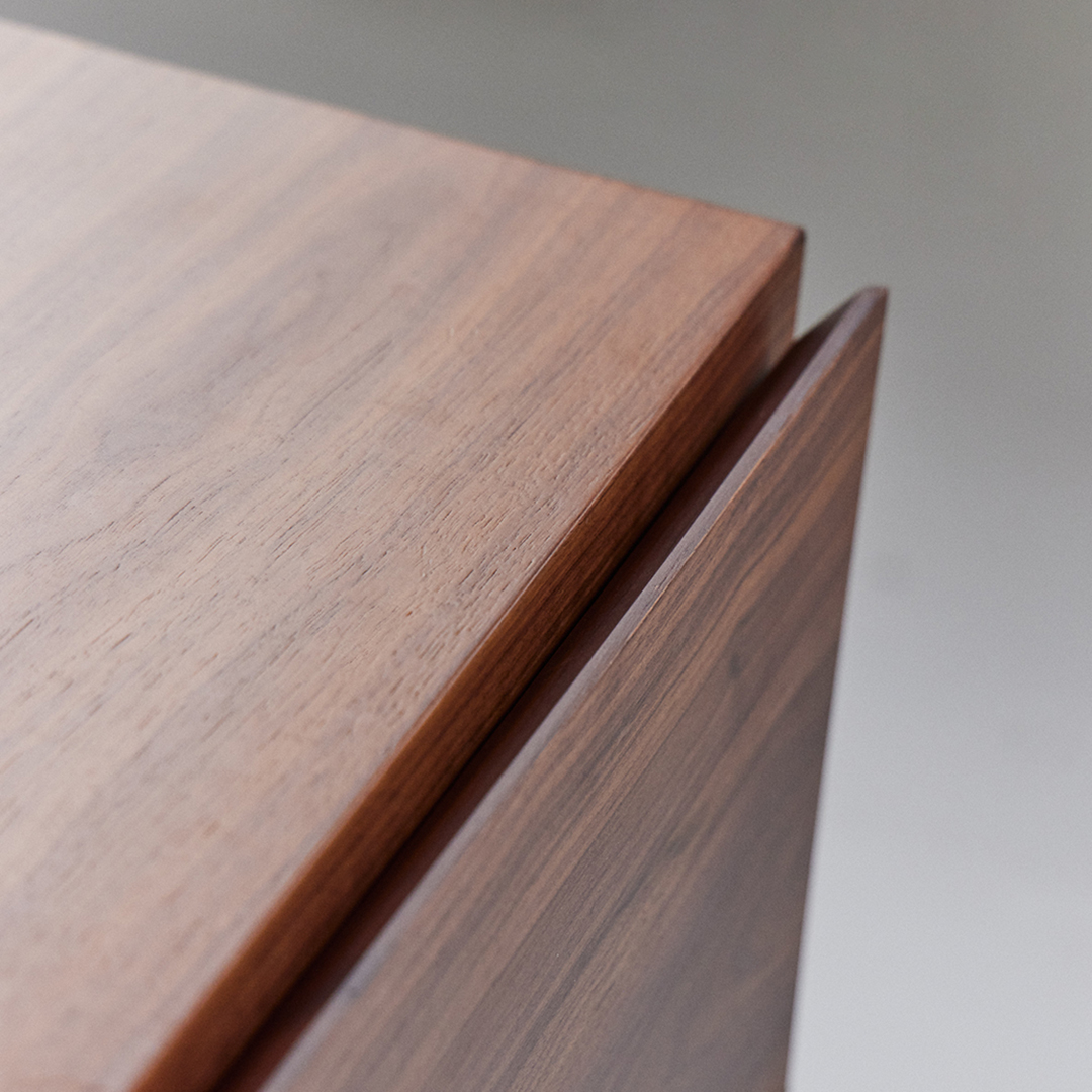 Mueble bajo de madera
