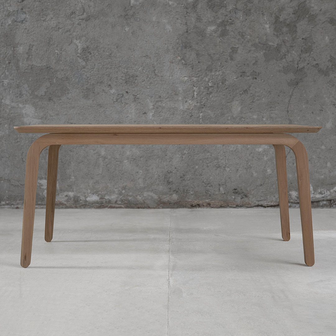 Mesa de madera minimalista
